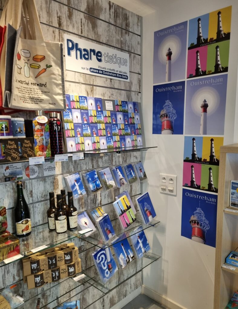 Photo de l'office tu tourisme de Ouistreham, où sont exposés des produits de Pharetistique.