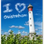 Montage photo du phare de Ouistreham où "I love Ouistreham" est écrit en nuages